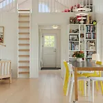 Сasa de vacaciones Family House With Sea View In Svinklov