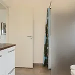 Сasa de vacaciones Family House With Sea View In Svinklov *
