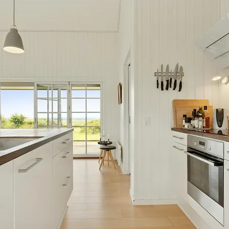 Family House With Sea View In Svinklov בית נופש