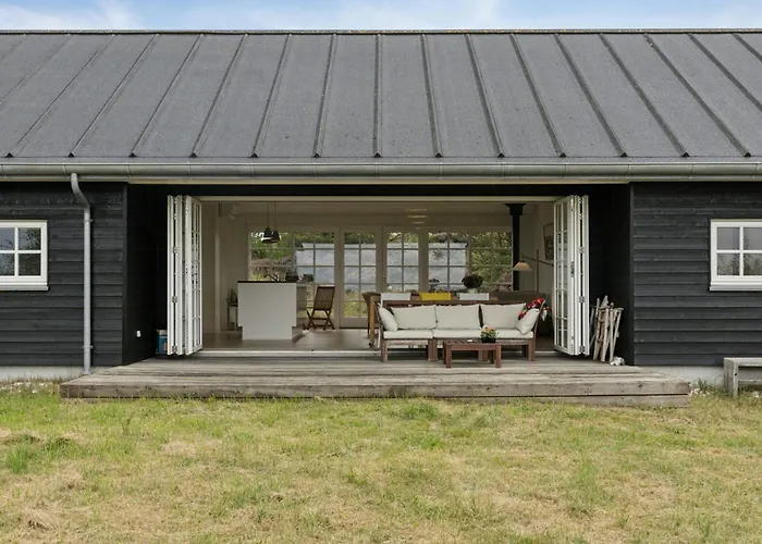 Family House With Sea View In Svinklov 피에리트슬레브