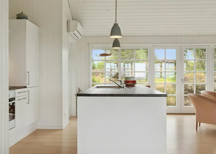 펜션 Family House With Sea View In Svinklov *