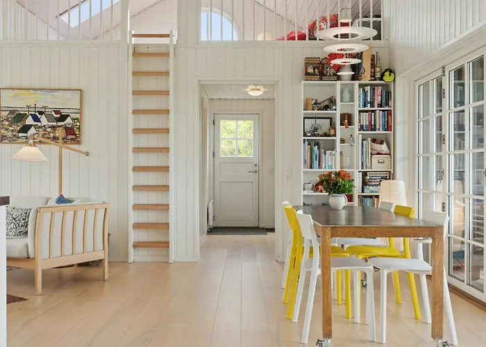 펜션 Family House With Sea View In Svinklov